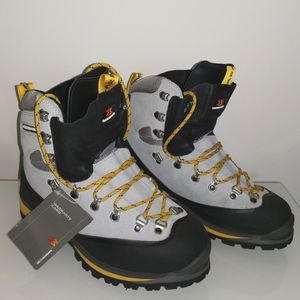 Nwt garmont GTX alpine mountaineering Boots